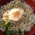 あまいこびと's cooksnap of when they made 温玉釜揚げちりめん丼.