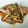 akokuma♪'s cooksnap of when they made 美味♡鮭の照り焼きバター風味きのこソース.