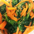 きゃな♭'s cooksnap of when they made ほうれん草と人参の胡麻和え.