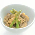 ｅｋ４'s cooksnap of when they made 豚アスパラシメジの辛マヨ炒め.