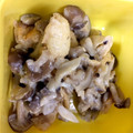 港UV's cooksnap of when they made ☺簡単♪焼き油揚げとしめじの味噌炒め☺.