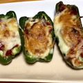 ちもてぃー's cooksnap of when they made 簡単！まるごとピーマンのピザ風！.