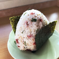☆あいちゃん's cooksnap of when they made 夏を感じる☆ミョウガと梅と大葉のおにぎり.