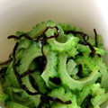 平野さんちの嫁's cooksnap of when they made 簡単＊ゴーヤの塩昆布和え.