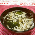 赤い電話's cooksnap of when they made えのきとワカメのスープ.