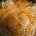 ♥ミルクティ♥'s cooksnap of when they made 節約✿モヤシの味噌汁.