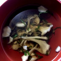 sakikoy's cooksnap of when they made 茗荷で爽やか♪舞茸とわかめのお吸い物☆.
