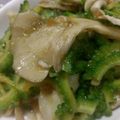 ☆とらもも☆'s cooksnap of when they made ポン酢de食べやすくゴーヤと舞茸の炒め物.