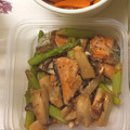あっちゃちゃん's cooksnap of when they made 鮭とアスパラのちゃんちゃん風ガリバタ炒め.