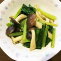 Match♪'s cooksnap of when they made 簡単1品☆小松菜とシメジのマヨネーズ炒め.