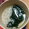 kotohime00's cooksnap of when they made 揚げ玉とワカメのお吸い物.