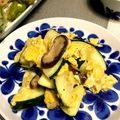 chibijuju's cooksnap of when they made ズッキーニとしいたけのふんわり卵炒め.