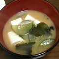 せつせつせつ's cooksnap of when they made きゅうりと豆腐とわかめの味噌汁.
