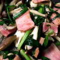 ☆ちゅうたん☆'s cooksnap of when they made にらときのことベーコンの柚子胡椒炒め.