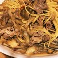 Monkinton's cooksnap of when they made 簡単炒めるだけ！牛肉と長ネギの温玉パスタ.
