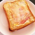 ゆかりりりー's cooksnap of when they made 簡単ハムエッグトースト.