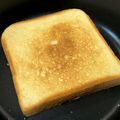 り☆ほ's cooksnap of when they made フライパンで焼くトースト♪.