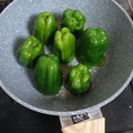 桃色たぬき's cooksnap of when they made 絞り出し方式☆まるごとピーマンの肉詰め！.