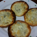 ヒルネコ３'s cooksnap of when they made 包丁いらずで簡単！餃子の皮ピザ.