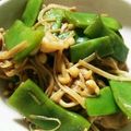 ゆうここmama's cooksnap of when they made 豚肉ときぬさやとえのきの炒め物.