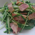 まってぃ★'s cooksnap of when they made 水菜とベーコンの柚子胡椒炒め.