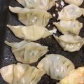 わたるんママ's cooksnap of when they made ホットプレートで肉汁がヤバイ♡焼き餃子.