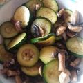 クックV61B91☆'s cooksnap of when they made 簡単！ズッキーニと舞茸の麺つゆ炒め.