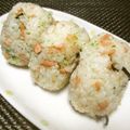 ジョングレ's cooksnap of when they made 鮭と塩昆布と青海苔の海仲間おにぎり.