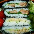 ヒカゲヘゴ's cooksnap of when they made 半切海苔でおにぎらず♡卵焼きに鮭と明太子.