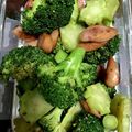 クック56847H☆'s cooksnap of when they made 【簡単】ブロッコリーとウインナーマヨ炒め.