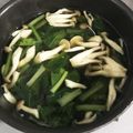 リエル2005's cooksnap of when they made シーフードと小松菜椎茸のコンソメスープ.