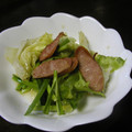labi's cooksnap of when they made たっぷりレタスとソーセージのにんにく炒め.