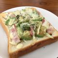 オレンジらっこ's cooksnap of when they made 朝食に☆アボカドのマヨピザトースト.
