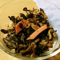 ☆ハイビスカス☆'s cooksnap of when they made 魚肉ソーセージとシメジのバター醤油炒め.