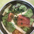 Yokchina's cooksnap of when they made 早い！美味い！簡単！トマトとレタスみそ汁.