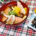 めみたん☆'s cooksnap of when they made 鮭カボチャきのこの具沢山味噌汁.