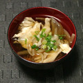 まいちゃん☆★'s cooksnap of when they made 簡単ランチ　舞茸　新玉ねぎの　和風スープ.
