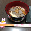 にむばすしゅたーぜん's cooksnap of when they made なめこと蒟蒻♪たっぷり きのこのお吸い物.