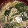 子ぶたﾁｬﾝ's cooksnap of when they made 小松菜と豚肉のみそ汁.