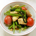 あっこ姉's cooksnap of when they made つるむらさきと鶏もも肉のニンニク炒め.