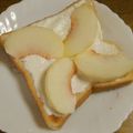 iketa's cooksnap of when they made 桃とヨーグルトとチーズのトースト.