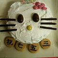 MiBiKi mom's cooksnap of when they made キティのキャラケーキ.