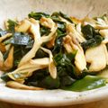 やっちーさん's cooksnap of when they made ワカメとキノコの炒めもの.