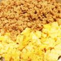 ハリネズミYK's cooksnap of when they made 鶏そぼろ＆しっとりフワフワ卵の二色丼.