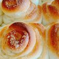 ayateccha's cooksnap of when they made カリッフワ～♪薔薇のちぎりパン♪.
