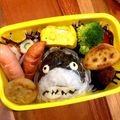 クックZ8S91H☆'s cooksnap of when they made サメ！ジョーズ！のキャラ弁.