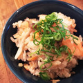 mari食堂's cooksnap of when they made キノコと鮭の焦がしバター醤油炊き込みご飯.