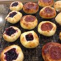 Gwakie's cooksnap of when they made 菓子パン☆クリームチーズ&ジャムパン☆.