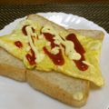 ジョングレ's cooksnap of when they made 朝食に！簡単☆マヨケチャエッグサンド.