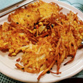393toomoti's cooksnap of when they made 揚げたて最高♪コーンと玉ねぎのかき揚げ.